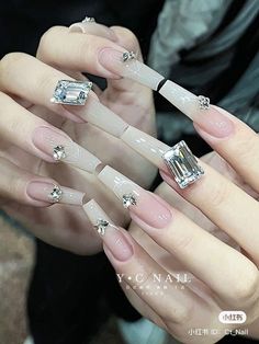 Nail Douyin, White Nail Ideas, Sparkling Nails, Nails Tay, Pattern Nails, Size 12 Fashion, Paris Couture, Christmas Gel Nails