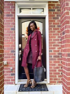 Are you looking for hot styles for the fall? Here’s what you need to know about this fall 2019 necessity, the leather dress. Trendy Fall Fashion, Dress For Fall, Wardrobe Update, Chic Leather, England Fashion, 2019 Fashion, Girl Gang