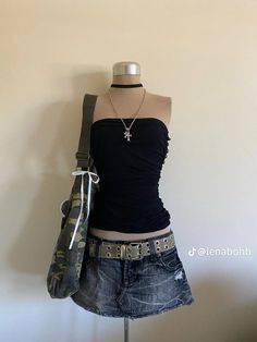 Style Inspo Grunge, Mini Skirt Outfit Y2k Grunge, 2000 Skirt Outfits, Grunge Fits Summer, Instagram Grunge Aesthetic Clothes, Y2k Fashion Brands, Outfits On Mannequins, The Marias Concert Outfit, Summer 2000 Outfits