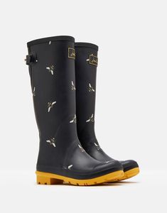 Joules US Printed Womens Rain Boots BLACK BOTANICAL BEES Hunter Rain Boots Outfit, Rain Boot Outfit, Cute Rain Boots, Hunter Boots Outfit, Fashionable Snow Boots, Boating Outfit, Womens Rain Boots, Hunter Rain Boots, Justin Boots