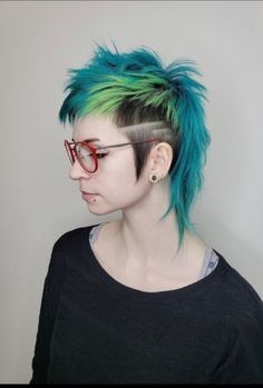 Punk Mohawk Mullet, Short Punk Mullet, Short Punk Haircuts For Women, Side Shave Designs For Women, Long Nonbinary Hair, Mowhak Hairstyle Female, Split Dye Mullet, Punk Hair Style