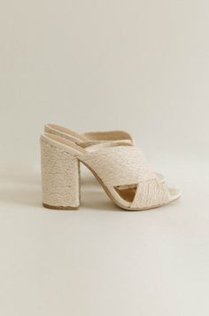 Spring and summer trendy heels to go from work to a night out. They are perfect... Wedding Dancing Shoes, Champagne Sandals, Trendy Heels, Dressy Shoes, Woven Sandals, Woven Raffia, Swag Shoes, Pretty Shoes, Heeled Loafers