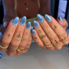 How many aura points for these blue #auranails? 🩵💅🏼 📷: @nailsby.londyn #nails #manicure #maniinspo #nailinspo Blue Aura Chrome Nails, Nail Art 2024 Trends, Cool Blue Nails, Aura Nails With Chrome, Short Nails Chrome, August Nails Short, Aura Nails Blue, Aura Nails Short