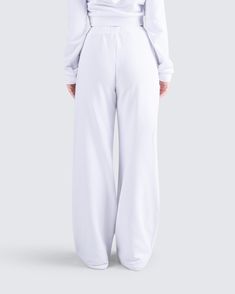 Sweatpants, hair tied, chillin' with no makeup on - that really is when you're the prettiest 😻 The perfect straight-leg white sweatpants for any vibe you're going for 🕊 White Relaxed Fit Sporty Sweatpants, Trendy Lounging Sweatpants, Comfortable Full-length White Pants, Comfortable White Full-length Pants, Relaxed White Pants With Elastic Waistband, Trendy White Sweatpants For Streetwear, White Relaxed Pants With Elastic Waistband, White Wide Leg Sweatpants For Streetwear, Trendy Relaxed Fit Bottoms For Relaxation