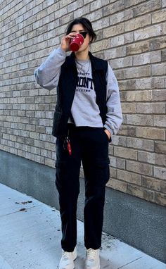 Winter Outfits Aesthetic Tomboy, Tomboy Smart Outfits, Smart Tomboy Outfits, Androgynous Fashion Women Tomboys, Masc Women Poses, Masculine Female Outfits Casual, Womens Masc Outfits, Masc Women Business Casual, Masc Women Outfits Winter