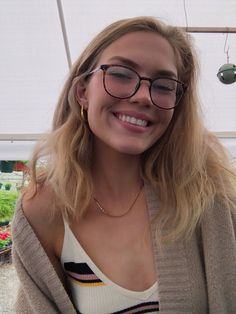 Women’s Glasses Aesthetic, Way Farer Sunglasses, Glasses For Women Aesthetic, Turtle Glasses Frames, Pretty Glasses For Women, Glasses Inspo Trendy, 2022 Glasses Trends, Artsy Glasses Frames, Optical Glasses Women 2023