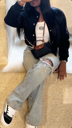 Blue Outfit Women, Basic Baddie Outfits, Blue Jeans Black Shoes, Blue Shoes Outfit, Jordan 11 Blue, 60 Degree Weather Outfit, Timberland Outfit, Outfit Black Women, Classy Streetwear