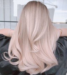 Champagne Platinum Blonde Hair, Dusty Rose Blonde Hair, Ash Champagne Blonde Hair, Pink Blonde Hair Balayage, Pearlescent Blonde Hair, Blonde Hair With Pink Undertones, Blonde Champagne Hair, Frosty Blonde Hair, Light Pink Blonde Hair