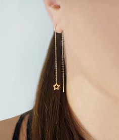 14K 9K Gold Star Threader Earrings, Solid Gold Minimalist Earrings, Dainty Star Threaders, Long Chain Earrings, Celestial gold earrings, Gift for her, FREE EXPRESS SHIPPING Dainty and minimalist 14K or 9K Solid gold threader earrings with a small star. A lovely, versatile pair of earrings/earring that you will love wearing all day, everyday! Whisper....Aiming for the stars! :) ------------------------------------------------- D E T A I L S 14K Solid Gold or 9K Solid Gold Length: 11cm / 4.3'' Sta Gold Minimalist Earrings, Gold Threader Earrings, Threader Earrings Gold, Long Chain Earrings, Minimalist Earrings Gold, Types Of Gold, Earrings Dainty, Threader Earrings, Gold Star