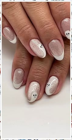 Keep your Halloween nails simple and festive with these easy-to-create designs for 2024! From ghostly whites to eerie blacks, these nails capture the spooky season without overdoing it. 🕷️ Perfect for those who love a subtle nod to Halloween, these designs are both fun and fashionable. Discover more ideas today! #HalloweenNailArt #SpookySeason #SimpleNails Unghie Nail Art, Pumpkin Nails, October Nails, Nagel Tips, Pink Gel, Cute Gel Nails, Cat Eye Nails