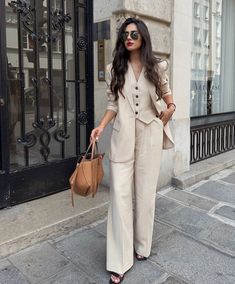 Corporate Outfits For Women, Linen Blazer Outfit, Bag Outfit Ideas, Linen Suits Women, Corporate Outfit, Black Tuxedo Suit, Zara Suits, Fall Suit, Outfit Ideas For Women