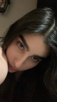 Bushy Eyebrows Aesthetic, Persian Eyebrows, Thick Eyebrows Natural, Manifestation Motivation, 2023 Wardrobe, Brow Growth, Straight Eyebrows