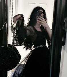 Gothic Dress Elegant Aesthetic, Dark Gothic Aesthetic Outfit, Gothic Ballgown Aesthetic, Romantic Gothic Fashion, Goth Prom Outfit, Romantic Goth Fashion, Corvina Clemm, Goth Baddie