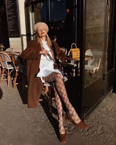 Bag Jacquemus, Trench Coat Fall, Plaza Athenee, Look Grunge, Leonie Hanne, Blogger Inspiration, Paris Chic, Grunge Look