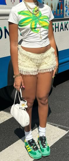 Street Outfit Ideas Summer, Las Vegas Baddie Outfit, Cruise Black Women Outfits, Funky Brunch Outfits, Chrisbrown Concert Outfits, Caribana Outfit Ideas, Art Gallery Outfit Summer, Beach Life Outfit, Puerto Rico Vacation Outfits Fashion