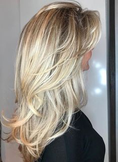 long feathered layered hairstyles with bangs for women over 50 with long thick hair - Yahoo Image Search Results Bouncy Haircut, Blonde Hair With Fringe, Haircut Shoulder, Layers Hairstyles, Hair Layered, Tan Skin Blonde Hair, Layered Curls, Blonde Locks, Layered Haircuts With Bangs