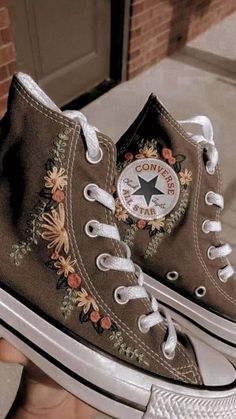 Boty Converse, Embroidered Converse, Cute Converse, Estilo Hippy, Dr Shoes, Embroidery Shoes, Pola Sulam, Embroidered Shoes, 자수 디자인