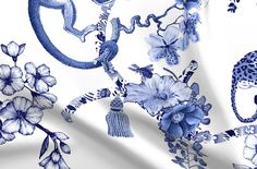 a blue and white wallpaper with flowers on it