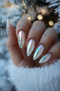 Nail Ideas For Christmas And New Years, Nail Ideas Festive, Chrome Nails Christmas Designs, Winter Festive Nails, Nails Christmas And New Years, Chrome Nails With Snowflakes, Nails Inspiration New Year, New Years And Christmas Nails, Simple Chrome Nails Designs