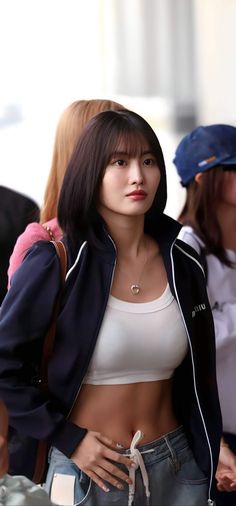 Momo Airport, Momo Japan, Yunjin Kim, Japan Icon, Basic Aesthetic, Iz One Eunbi, Kpop Photocards, Instagram Profile Picture Ideas, Twice Momo