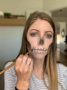 skeleton makeup Face Paint Skeleton, Skeleton Face Paint Easy, Easy Skeleton Makeup Tutorial, Halloween Makeup Hacks, Easy Skeleton Makeup, Skeleton Makeup Tutorial, Girl Halloween Makeup, Halloween Makeup For Kids