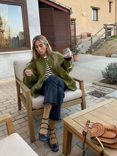 Colorful Put Together Outfit, Casual Fall Dress Outfit, Scotland Street Style, Fall Winter Outfits Work, Winter Outfits Classy, Mode Style Anglais, Winter 23, Classy Fashion, Outfit Trends