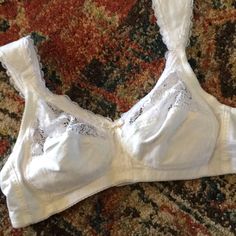 White Non Wire Bra With Comfortable Wide Straps. White Cotton Bra For Summer, Summer White Cotton Bra, White Summer Daywear Bra, Classic White Summer Bra, White Cotton Summer Bra, Cotton Daywear Bra, White Seamless Underwire Bra, White Camisole With Built-in Underwire Bra, Compressive Underwire Bra