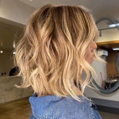 50 Best Medium Length Layered Haircuts in 2021 - Hair Adviser Medium Brunette Hair, Shoulder Length Layered Hair, Short Permed Hair, Medium Bob, Wavy Bob, Medium Length Hair With Layers, Natural Wavy Hair