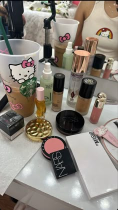 Essence Makeup, Day Makeup Looks, Makeup Bag Essentials, Makeup Drawer, Makeup Is Life, Makeup Tut, Pinterest Makeup, Makeup Needs, Pink Girly Things