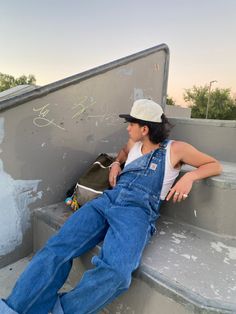 Drippin insta- raytheloser Men’s Fashion Overalls, Guy Overalls Outfit, Styling Overalls Men, Overall Fits Men, Guys Spring Outfits, Fits With Overalls, Boys Festival Outfit, Outfits Hombre Streetwear