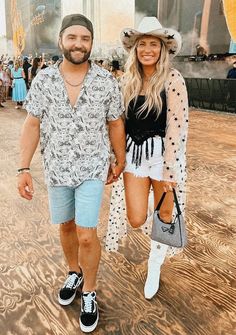 25 Must-Have Trendy Country Concert Outfits for Summer 2024: Cowgirls to Denim Dreams 15 Stagecoach Outfit Boho, Stagecoach Outfit Ideas, Stagecoach Outfit