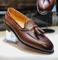 Dress Up Shoes, Tassel Shoes, High Leather Boots, Brown Leather Shoes, Slip On Loafers, Formal Shoes For Men, Loafers Shoes, Tassel Loafers, Classic Shoes