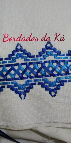 Bordado azul Swedish Embroidery, Monks Cloth, Hardanger Embroidery, C2c Crochet, Hand Embroidery Flowers, Ribbon Work, Silk Ribbon Embroidery, Ribbon Crafts