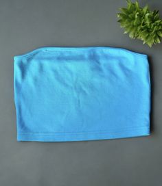 This vintage Express tube top in a beautiful aqua blue color is a must-have for any fashion-forward individual looking for a unique piece to add to their wardrobe. The top is made of a high-quality cotton blend material, and it comes in a size medium, perfect for regular-sized women. This original 1990s piece was manufactured in Hong Kong and features a strapless design that exudes confidence and style. The top is perfect for any occasion and can be paired with a variety of bottoms and accessories to create a chic and trendy look. Get your hands on this vintage Express tube top and elevate your fashion game today! THANK YOU (Big box garage Blue Tube Top Outfit, Tube Top Outfit Summer, Blue Tube Top, Tube Top Outfits, Top Summer Outfits, Aqua Blue Color, Cute Fit, Y2k Vintage, Cropped Tube Top