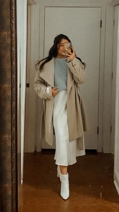 Spring Outfits 2023 Modest, Modest New York Outfits, Modest Outfits Fashion, Timeless Modest Fashion, Modest City Outfits, Modest But Trendy Outfits, Modest First Date Outfit, Modest Neutral Outfits