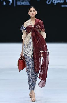 IFS X Batik Tepa Selira - Indonesia Tims Outfits, Indonesia Fashion Week, Ethnic Outfits, Graduation Outfit, Fashion Inspiration Design