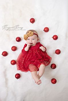 New Born Baby Girl Photoshooting Christmas, Christmas Photoshoot Babygirl, 5 Month Old Christmas Photos, Baby Girl Christmas Photoshooting Ideas, 4 Month Old Christmas Pictures, 3 Month Old Christmas Pictures, Christmas Baby Photoshoot, Natal Baby