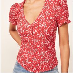 Nwot Reformation Button Up Top Red With White Floral Print Metallic Crop Top, Silk Halter Top, Red Floral Top, Reformation Tops, Square Neck Top, Button Up Top, Tie Blouse, Peasant Tops, Crop Blouse