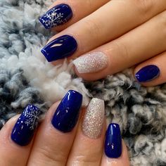 Christmas Nails Simple Classy Blue, Blue Simple Christmas Nails, Blue Glitter Dip Powder Nails, Royal Blue Nails Christmas, Winter Blue Nails Dip Powder, Blue Xmas Nails Short, Dark Blue Nails With Design Winter, Xmas Blue Nails, New Years Nails Blue And Silver