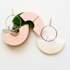 ROUND & ROUND PINK | circle earrings, gold earrings, bubbles, clear, dangle earrings, minimalist ear Minimalist Clear Round Earrings, Modern Clear Round Earrings, Modern Pink Hoop Earrings, Pink Circle, Round Round, Modern Jewellery Design, Golden Circle, Earrings Minimalist, Pink Earrings