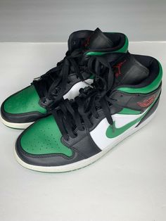 Nike Air Jordan 1 Mid ‘Pine Green’ / ‘Green Toe’ 554724-067 Men’s Size 9. Casual Green Basketball Shoes For Streetwear, Green Lace-up Basketball Shoes For Outdoor, Green Lace-up Outdoor Basketball Shoes, Green High-top Basketball Shoes For Streetwear, Casual Green Custom Sneakers With Boost Midsole, Green Mid-top Custom Sneakers For Sports, Green Casual Custom Sneakers For Sports, Green Casual Basketball Shoes For Outdoor, Green Sporty Basketball Shoes For Outdoor