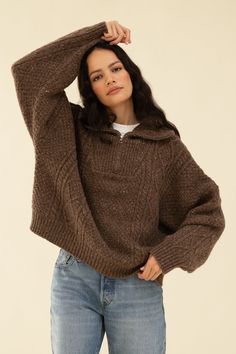 IMOGEN KNIT - BRUN Brown Knitted Sweater Outfit, Brown Knit Outfit, Brown Sweater Outfit Winter, Cosy Fall Outfits, Midwest Aesthetic Outfit, Brown Knit Sweater Outfit, Cute Brown Outfits, Brown Sweater Outfit, Cosy Outfits