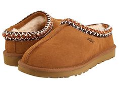 UGG Tasman (Chestnut) Women's Shoes The Tasman always fits tight at first especially if someone has a high instep or high volume foot. It does stretch out over time. If you are in between sizes please size up or down based on the volume of your foot and height of your instep. Take the Tasman from weekday lounging to a Saturday excursion! Suede upper with an embroidered Tasman trim. Raw seam down the center. Embossed UGG logo at lateral s #UGG #Shoes #ClosedFootwear #GeneralClosedFootwear #Brown Color Castaño, Ugg Boots Outfit, Ugg Tasman Slippers, Ugg Tasman, Sheepskin Slippers, Ugg Slippers, Sneaker Slippers, Shoes With Jeans, Slipper Shoes