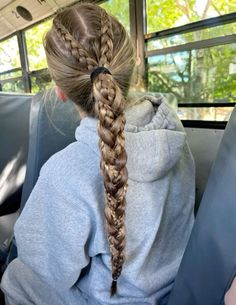 football game hairstyle Track Meet Hair, Xc Hairstyles, Cross Country Hairstyles, Track Meet Hairstyles, Lax Hair, Meet Hairstyles, Race Day Hair, Tennis Hairstyles, Football Hairstyles