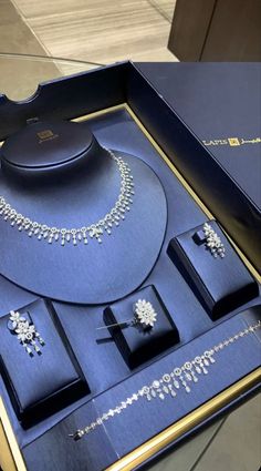 Bulgari Jewelry Set, Jewelry Accessories Aesthetic, Jewelry Expensive, Necklaces Bead, خواتم خطوبة, Earrings Fancy, Aesthetic Necklace, Necklace Aesthetic, Glam Jewelry