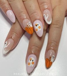 Get ready for spooky season with these Halloween nail designs that will level up your costume game! From classic jack-o'-lanterns to creepy cobwebs, this tutorial will show you how to create the perfect manicure for the scariest night of the year. Whether you're a beginner or a nail art pro, these designs are sure to impress at any Halloween party. Fall Back To School Nails, Halloween Nails For Teachers, Nails To Get For School, Cut Halloween Nails, Fall Themed Nail Designs, Fall Teacher Nails, East Halloween Nails, Halloween And Fall Nails, Cute Fall Halloween Nails