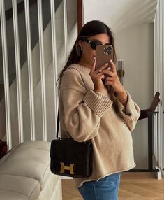 Aesthetic On A Budget, Rich Mom Aesthetic, Casual Maternity Outfits, Rich Mom, Winter Maternity Outfits, Mom Aesthetic, Aesthetic 2024