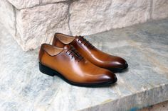 Style: 505-12-Cognac Designed by Maurice, this Exquisite Hand Painted Burnished Calfskin lace-up Oxford from the Carrucci collection features a clean welt! Some sizes are on back order until the middle of July. Cordovan Shoes, Shoe Horn, Shoe Tree, Horse Hair, Suede Shoes, Shoe Box, Sewing Hacks, On Back, New Shoes