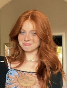 Ginger Hair With Layers And Curtain Bangs, Cute Ginger Haircuts, Strawberry Blonde Hair With Freckles, Cute Red Head Hairstyles, Strawberry Blonde With Freckles, Fun Ginger Hair, Amber Blonde Hair Color, Ginger Hair Haircut, Ginger Hair Styles Natural Redhead