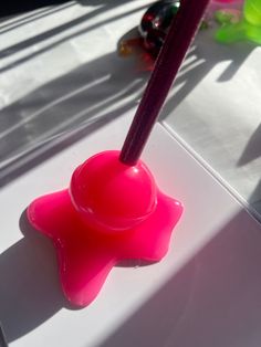 Resin Melted lollipop. Used Neon Pink acrylic to make the beautiful and bright color.   The hole fits a pen so you can use it a pen/pencil holder or a ring holder. Keep in mind pictures/video were taken with natural sunlight, however, it is not recommended to keep resin under direct sunlight as it can yellow out the material. It's resin natural effect to sunlight if overexposed.  Each individual piece was made with love! 💕 Melted Lollipop, Mind Pictures, Lollipop Ring, Pink Lollipop, Red Lollipop, Pen Pencil Holder, Pink Acrylic, Pink Acrylics, Gift Bows